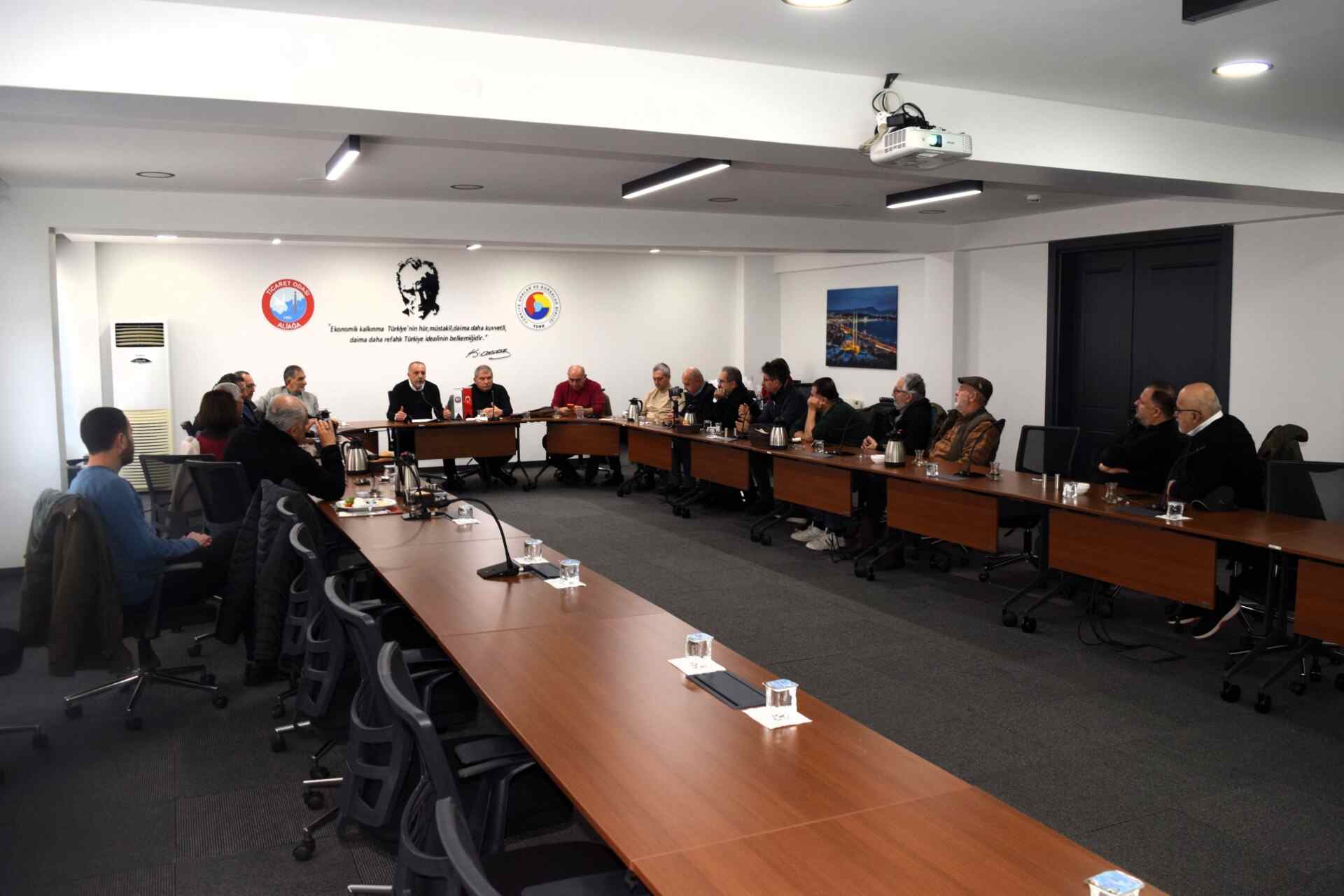 ALİAĞA TİCARET ODASI’NDA BASINLA DEĞERLENDİRME TOPLANTISI YAPILDI, 2025 FAALİYETLERİ PAYLAŞILDI, 2026 HEDEFLERİ AÇIKLANDI…