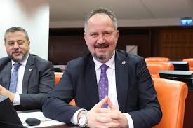 AKP’Lİ VEKİL 2 VEKİL MAAŞIYLA GEÇİNEMİYORMUŞ!…