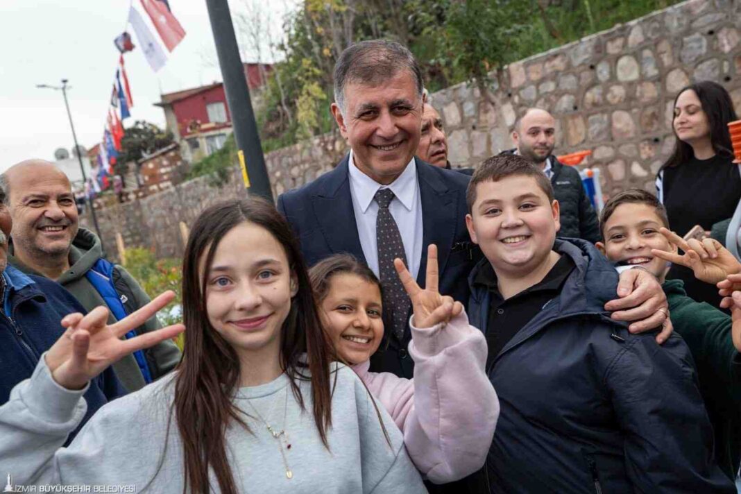 BÜYÜKŞEHİR ÇOCUĞU MERKEZE KOYDU, İZMİR TÜRKİYE’YE ÖRNEK OLDU…