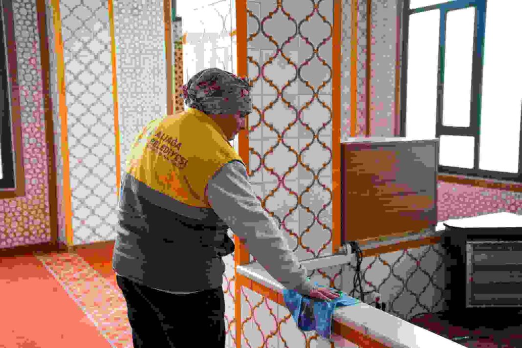Aliağa’da Ramazan Öncesi İbadethane Temizliği…
