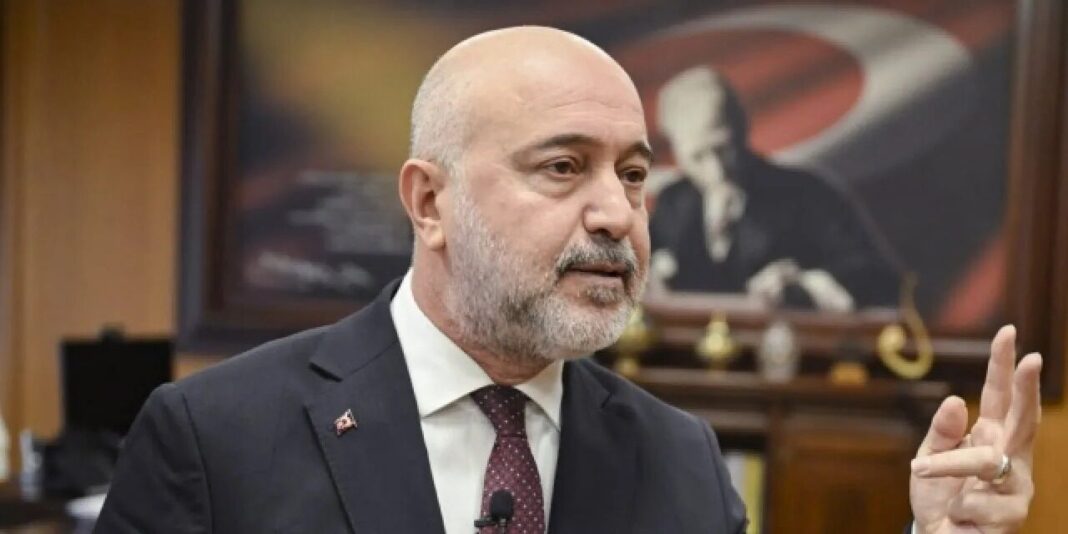 “EMEKLİLER UZUN SÜRE YAŞADIĞI İÇİN MAAŞLARI DÜŞÜK” DEMİŞTİ, GÖREVDEN ALINDI!…