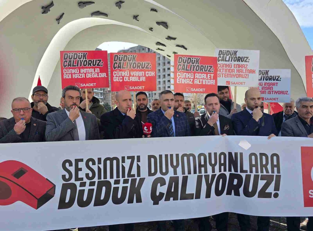 SAADET PARTİSİ İZMİR’DEN: “DEPREM DÜDÜĞÜ” EYLEMİ…