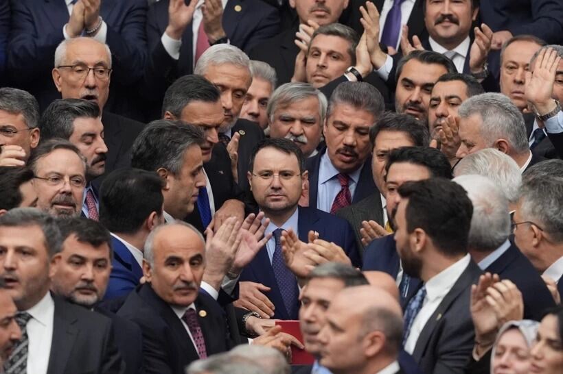 AKP’LİLERDEN AKIN GÜRLEK’E KORUMA KALKANI!…