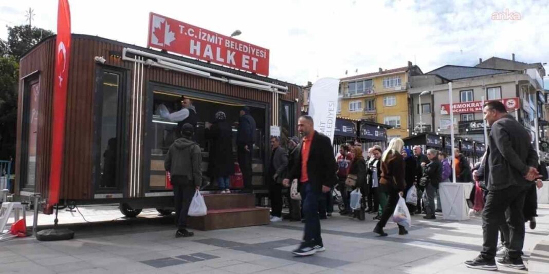 “BU YAŞIMA KADAR BÖYLE REZİLLİK GÖRMEDİM, 100 LİRA UCUZ ET İÇİN SAATLERCE KUYRUKTA BEKLEDİM…”